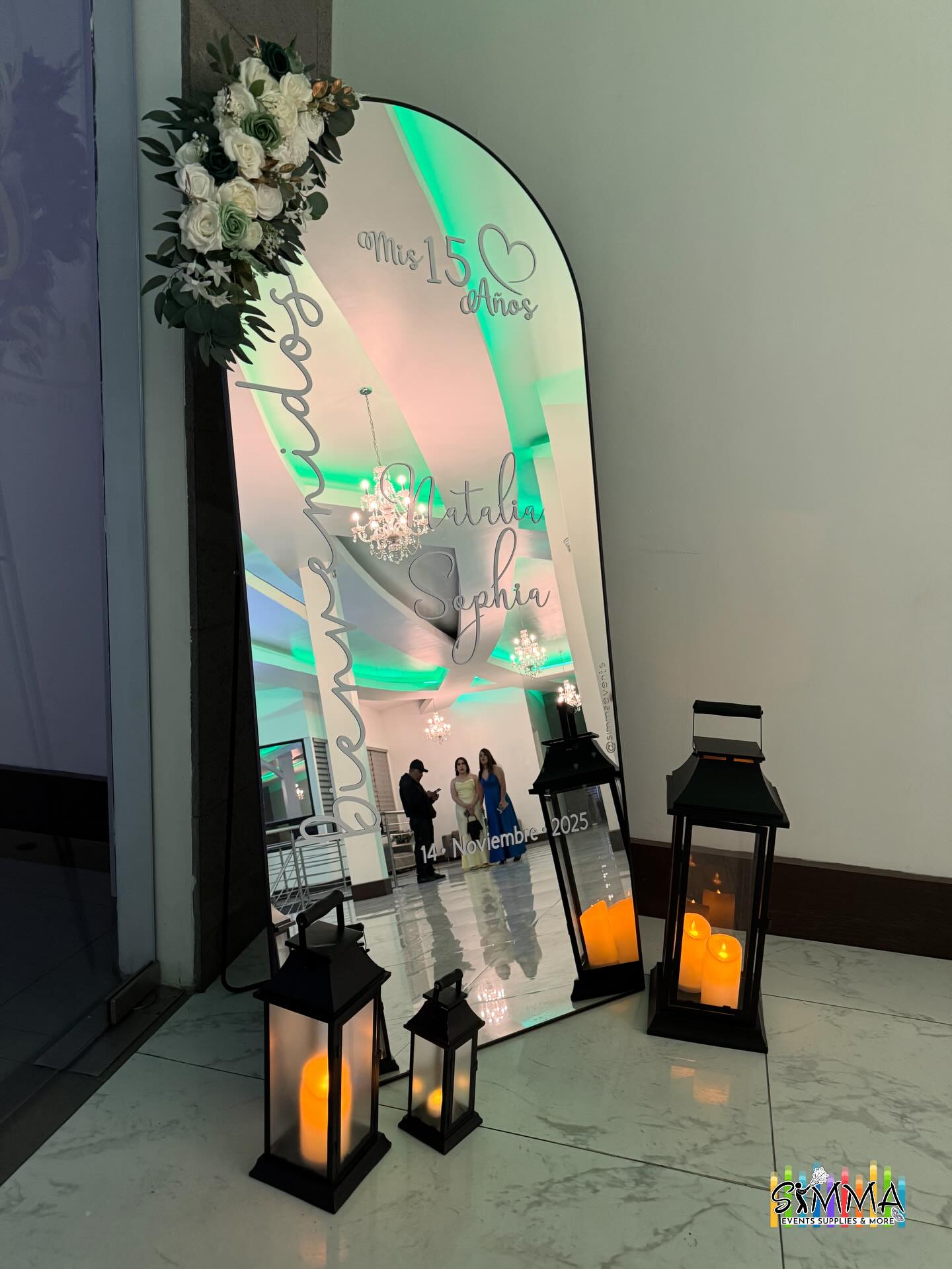 Montaje con espejo de bienvenida