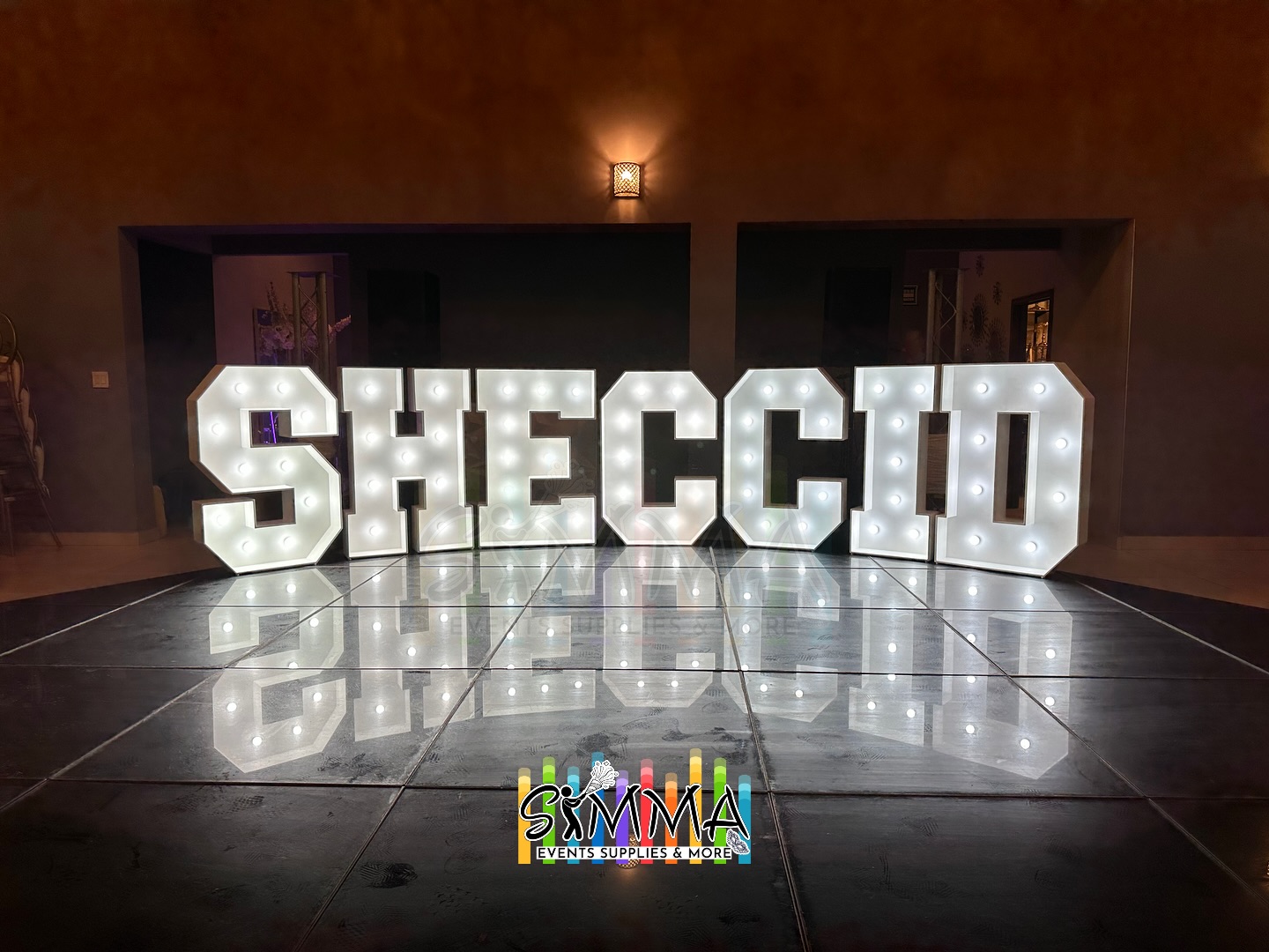 Letras gigantes en evento